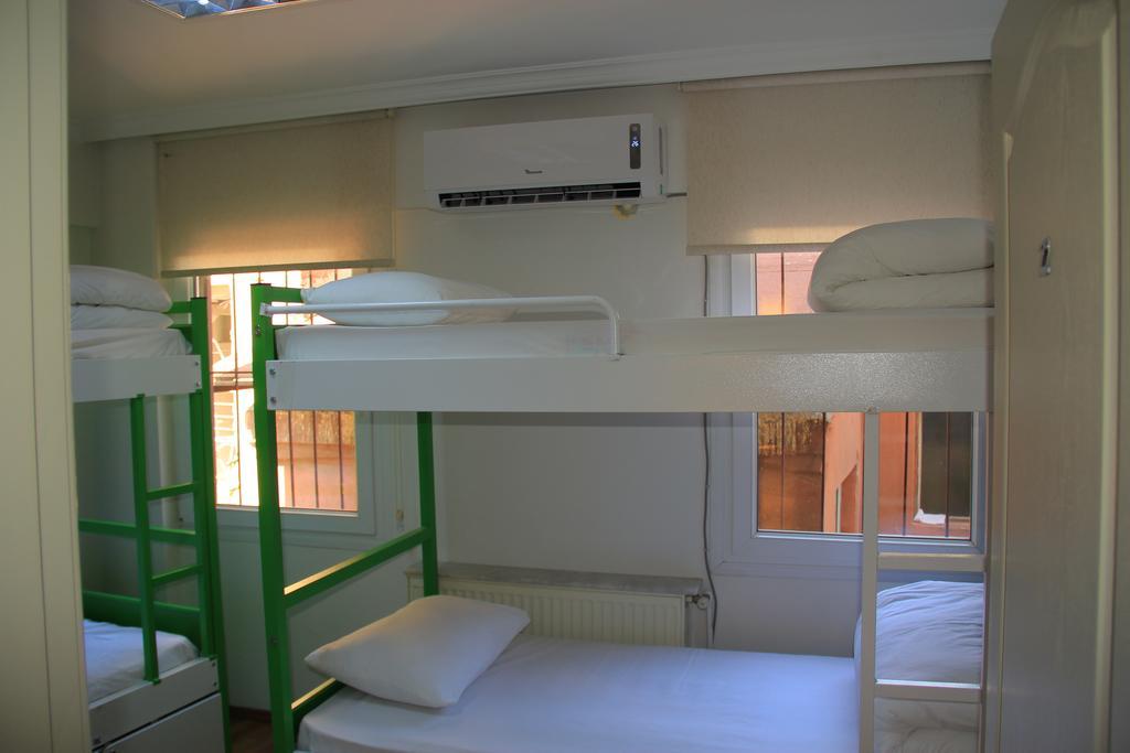 In House Hostel İzmir Ngoại thất bức ảnh