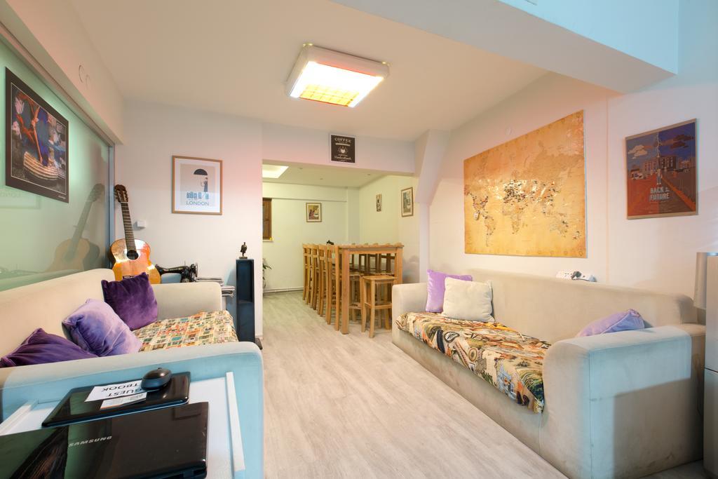 In House Hostel İzmir Ngoại thất bức ảnh